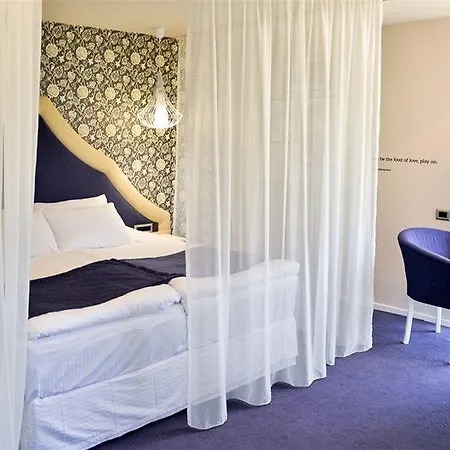 Capitolina Chic Hotel 3*