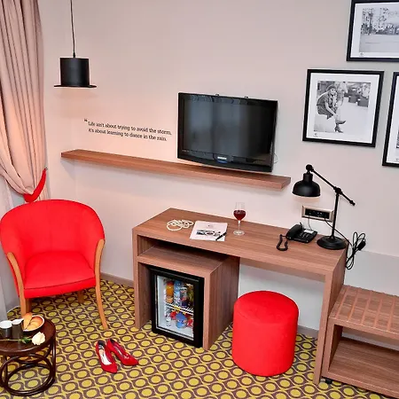 Отель Capitolina Chic 3*