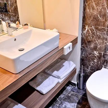 Hotel Capitolina Chic 3*