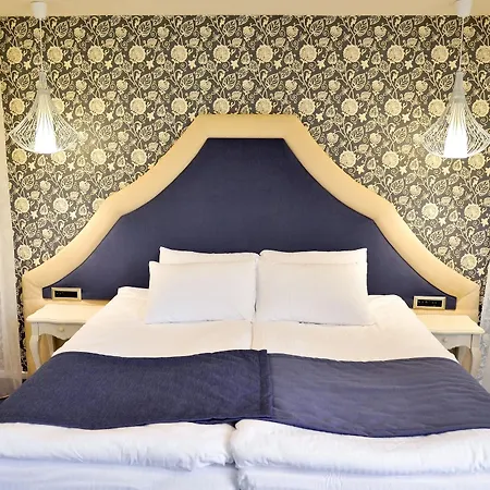 Capitolina Chic Hotel