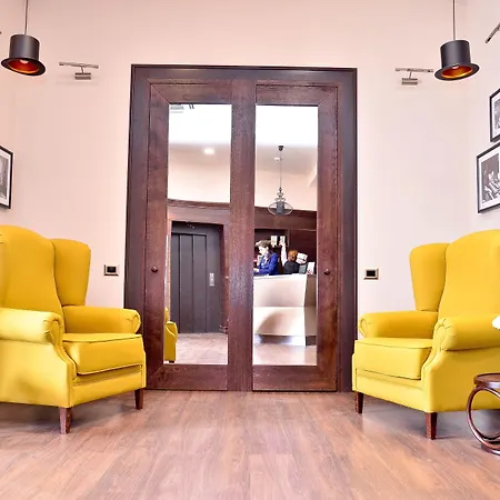 Hotel Capitolina Chic 3*