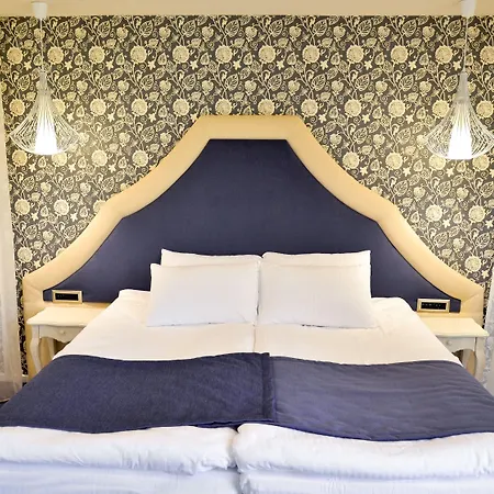 Capitolina Chic Hotel 3*