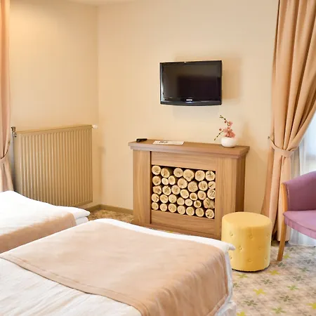 Capitolina Chic Hotel