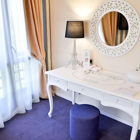 Hotel Capitolina Chic 3*