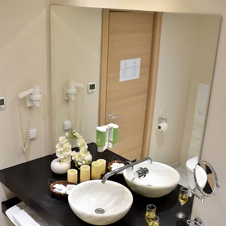 Capitolina Chic Hotel 3*