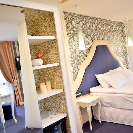 Hotel Capitolina Chic 3*