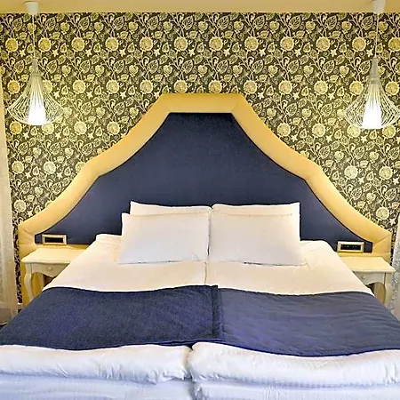 Hotel Capitolina Chic 3*