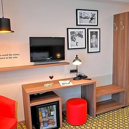 Hotel Capitolina Chic 3*