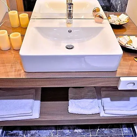 Hotel Capitolina Chic 3*