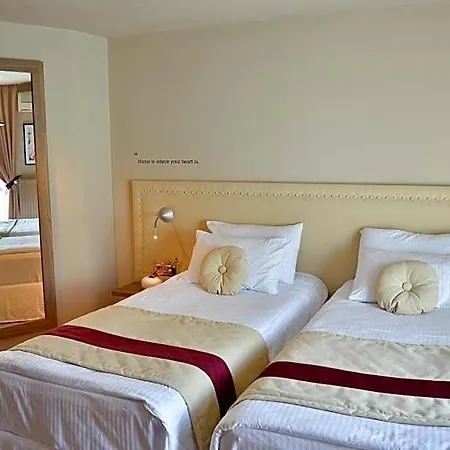 Hotel Capitolina Chic 3*