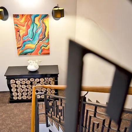 Capitolina Chic Hotel 3*