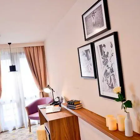 Hotel Capitolina Chic 3*