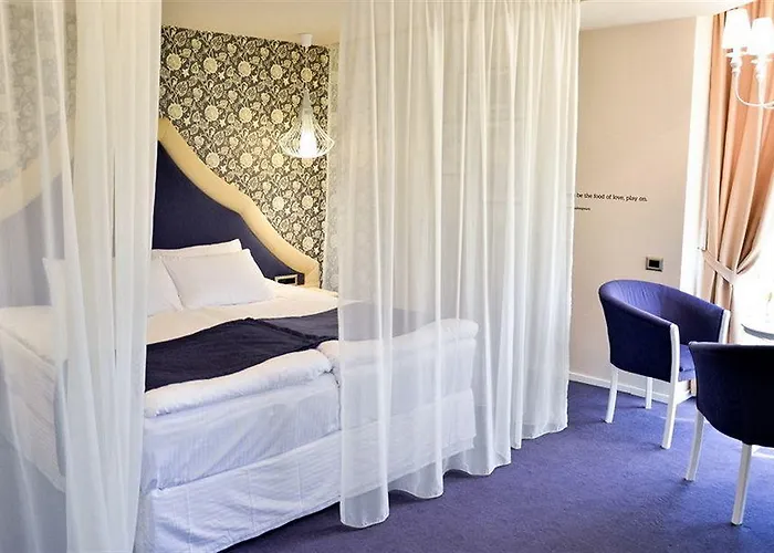 Capitolina Chic Hotel 3*