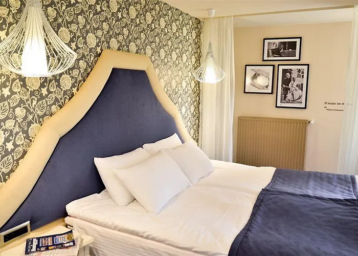 Capitolina Chic Hotel 3*