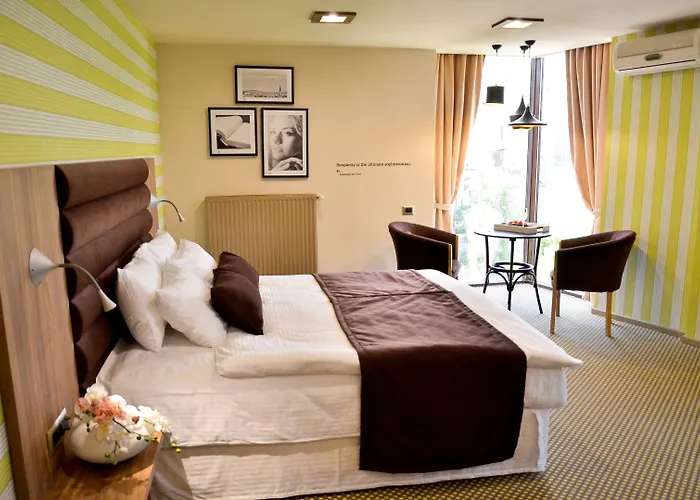 Hotel Capitolina Chic 3*