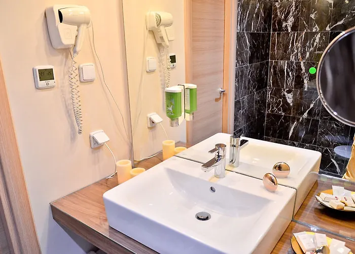 Hotel Capitolina Chic 3*