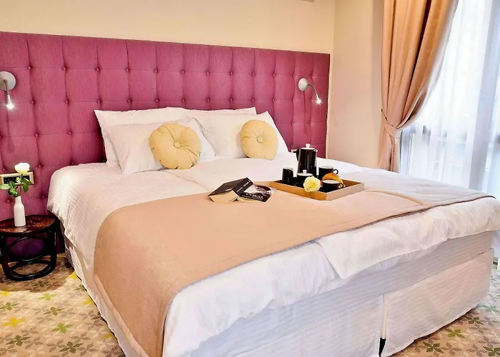 Capitolina Chic Hotel