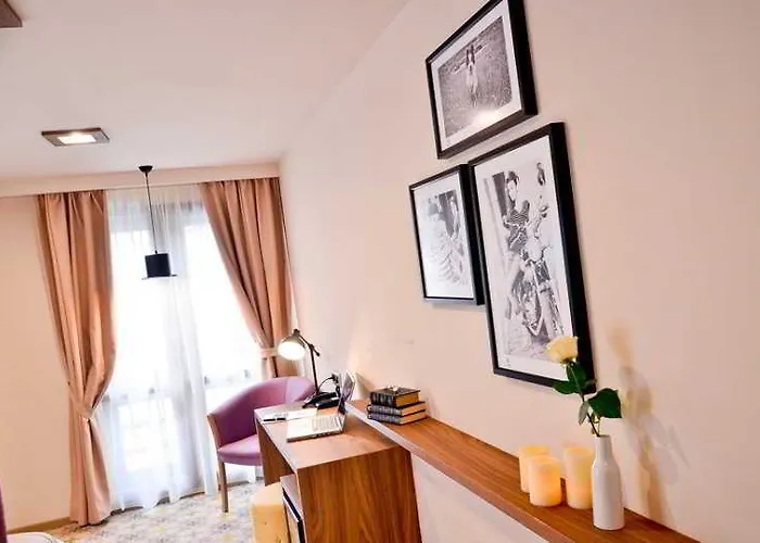 Hotel Capitolina Chic 3*